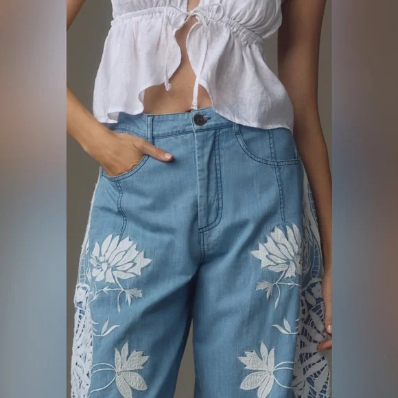 Kenna Heritage Barrel Jeans by Pilcro: Embroidered Edition Size 28 - Picture 3 of 12